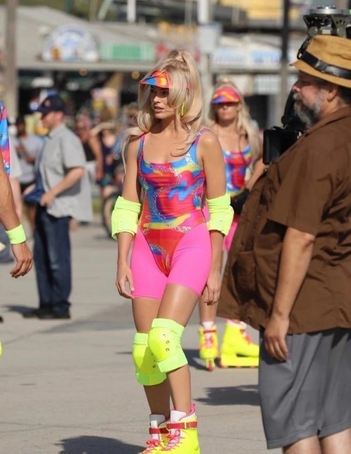Margot Robbie From The Filming Of Barbie (9 Photo) 1  nude photo