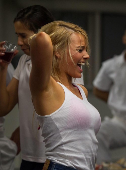 Margot Robbie Having A Great Time  nude photo