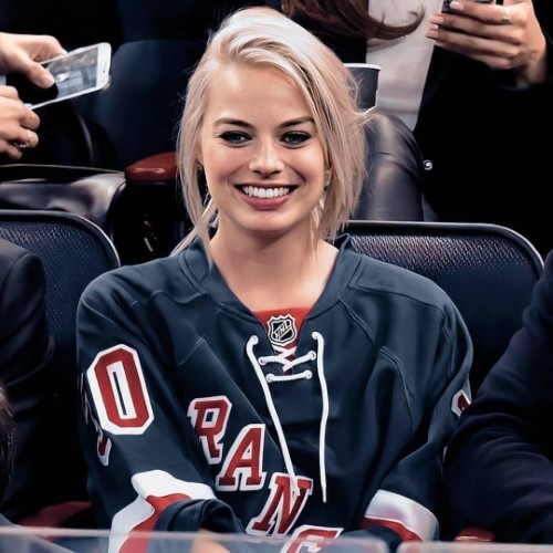 Margot Robbie Her Smile Is So Attractive  nude photo