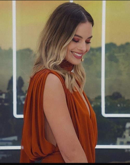Margot Robbie Just Blessing Your Feed  nude photo