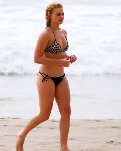 Margot Robbie Leopard Bikini  nude photo