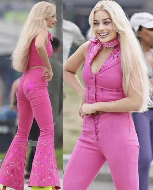 Margot Robbie On Set Of The Barbie Movie  nude photo