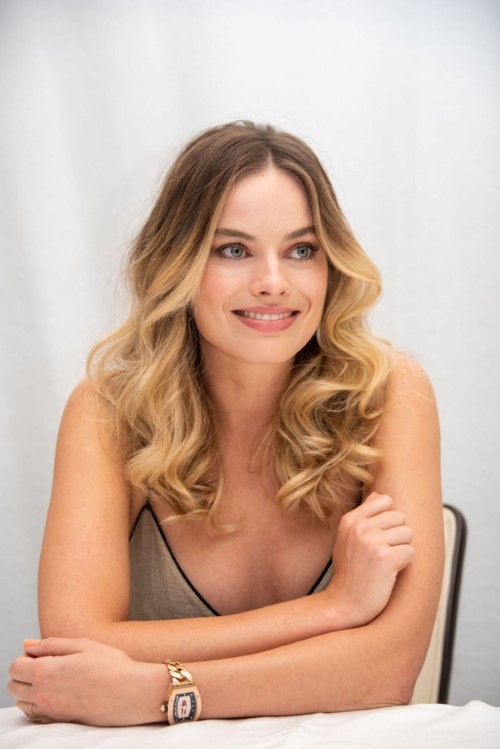 Margot Robbie Once Upon A Time In Hollywood Press Conference In Beverly Hills (2019) 2  nude photo