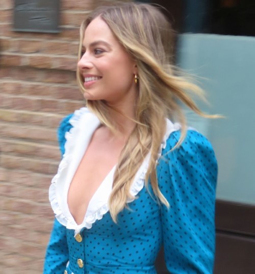 Margot Robbie Out In New York 2  nude photo