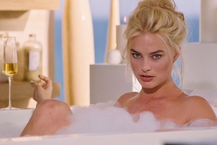 Margot Robbie Sexy In Bathtub  nude photo