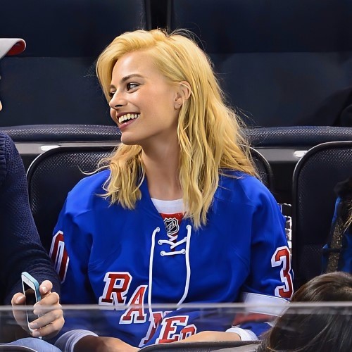 Margot Robbie She Way Too Beautiful  nude photo