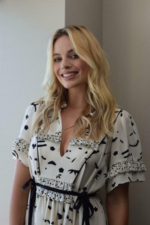Margot Robbie So Pretty(1)  nude photo