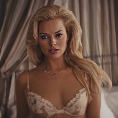 Margot Robbie THIS IS MY FAVOURITE PIC OF THE QUEEN  nude photo