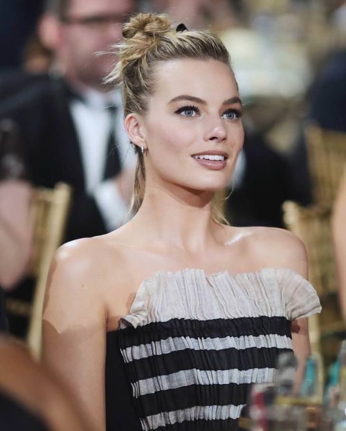 Margot Robbie That Perfect Face  nude photo