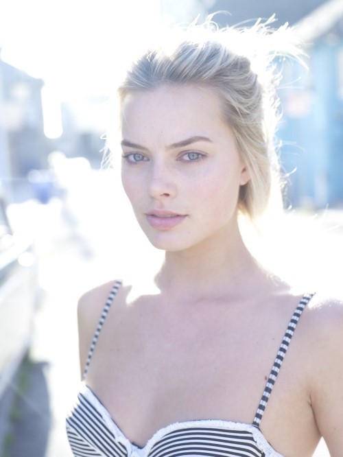 Margot Robbie What A Stunner  nude photo