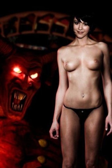 Mary Elizabeth Winstead Topless Hot Boobs  nude photo
