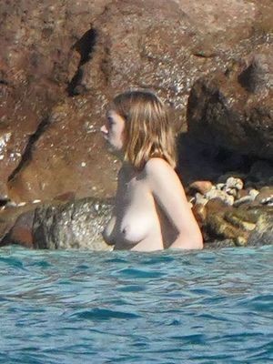 Maya Hawke Naked Boobs Topless On Beach Paparazzi  nude photo