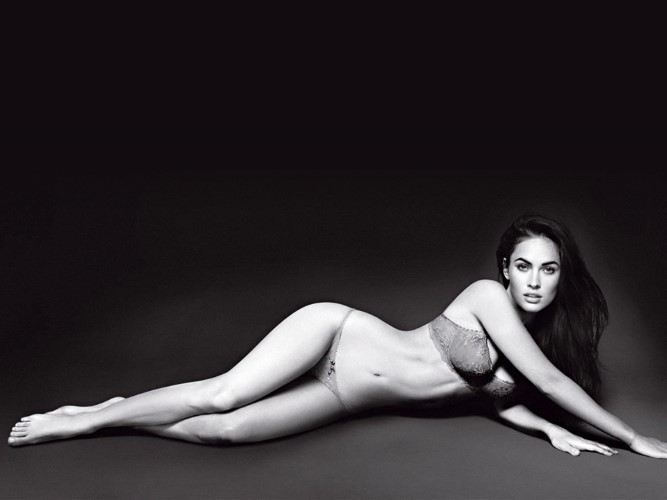 Megan Fox Laying On Floor  nude photo