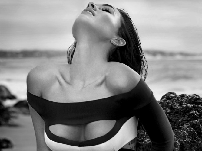 Megan Fox With Sea  nude photo