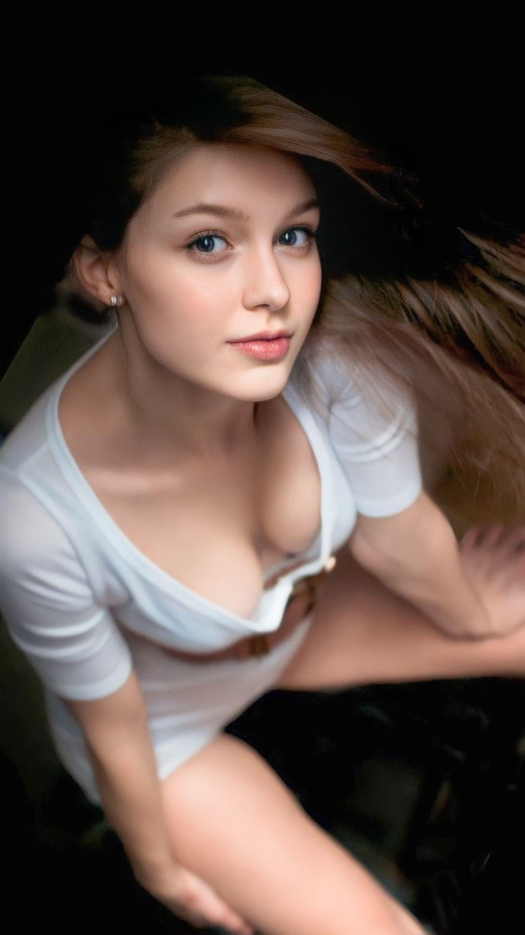 Melissa Benoist Gorgeous Actress With Nice Boobs  nude photo