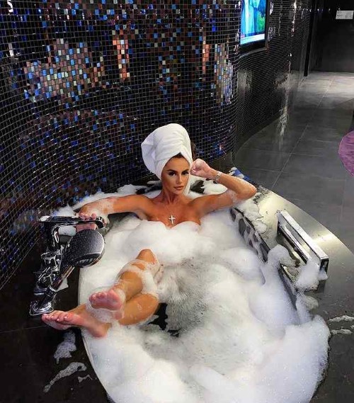 Mia Sully  nude photo