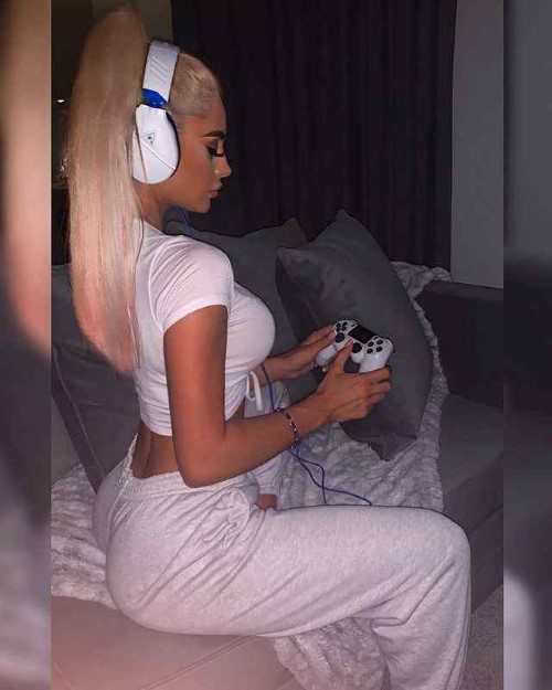 Mia Sully  nude photo