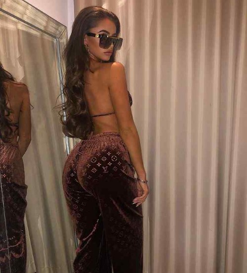 Mia Sully  nude photo