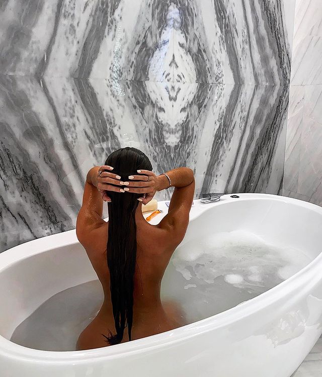 Mia Sully Nude In Bathtub  nude photo