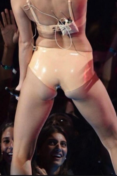 Miley Cyrus Ass Vma  nude photo