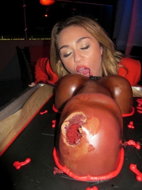 Miley Cyrus Birthday Cake  nude photo