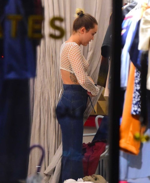 Miley Cyrus Braless Nipples See Through  nude photo