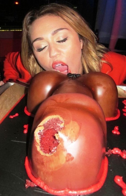 Miley Cyrus Dick  nude photo
