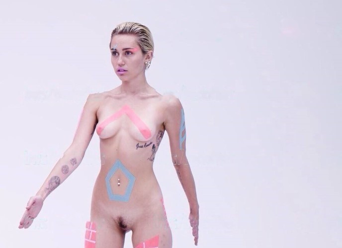 Miley Cyrus Naked Hairy Pussy Topless  nude photo