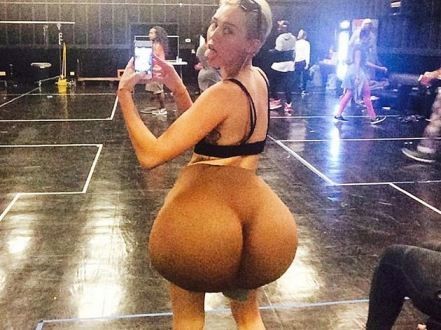 Miley Cyrus Nicki Minaj Butt Fake  nude photo