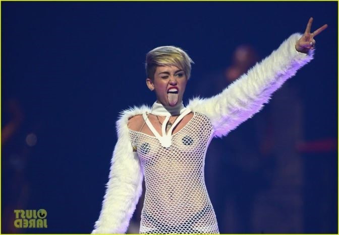 Miley Cyrus Nude Outfit  nude photo