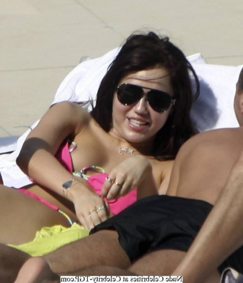 Miley Cyrus Oops  nude photo