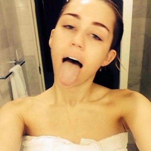 Miley Cyrus Selfie Shower  nude photo