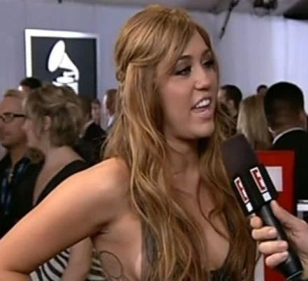 Miley Cyrus Shows Tits  nude photo