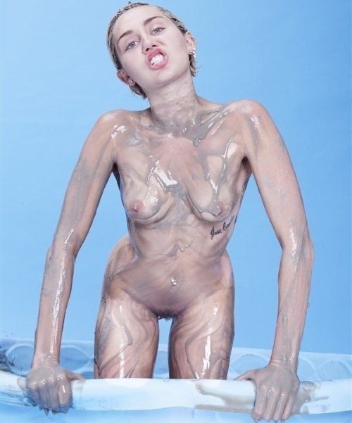 Miley Cyrus Totally Naked Pics  nude photo