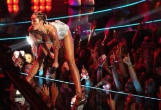 Miley Cyrus Twerking Vma  nude photo