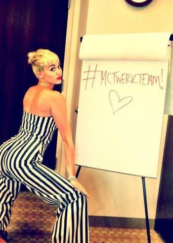Miley Cyrus Twerking  nude photo