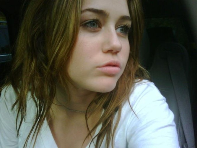 Miley Cyrus Twitter  nude photo