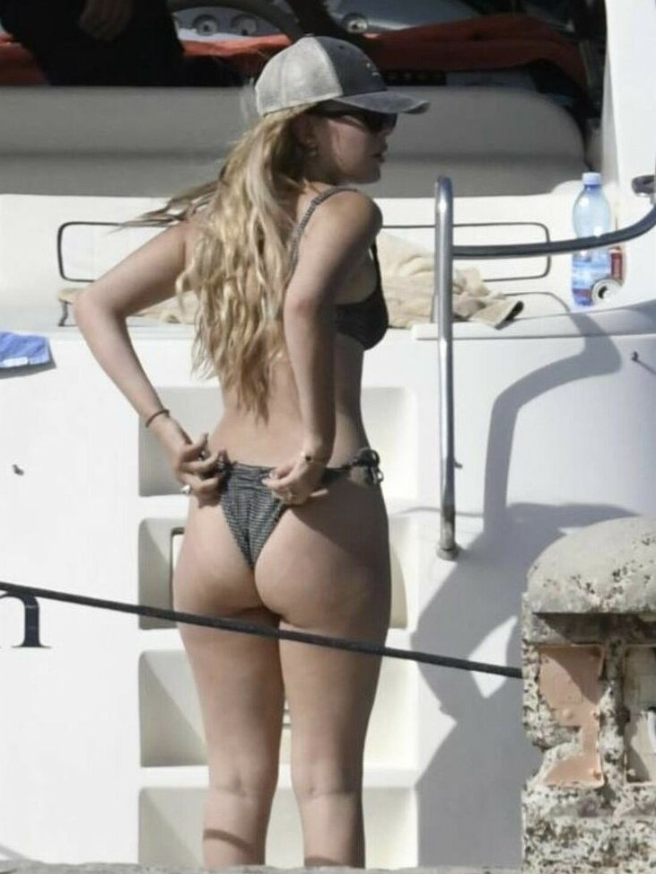 Millie Bobby Brown Sexy Booty In Bikini  nude photo
