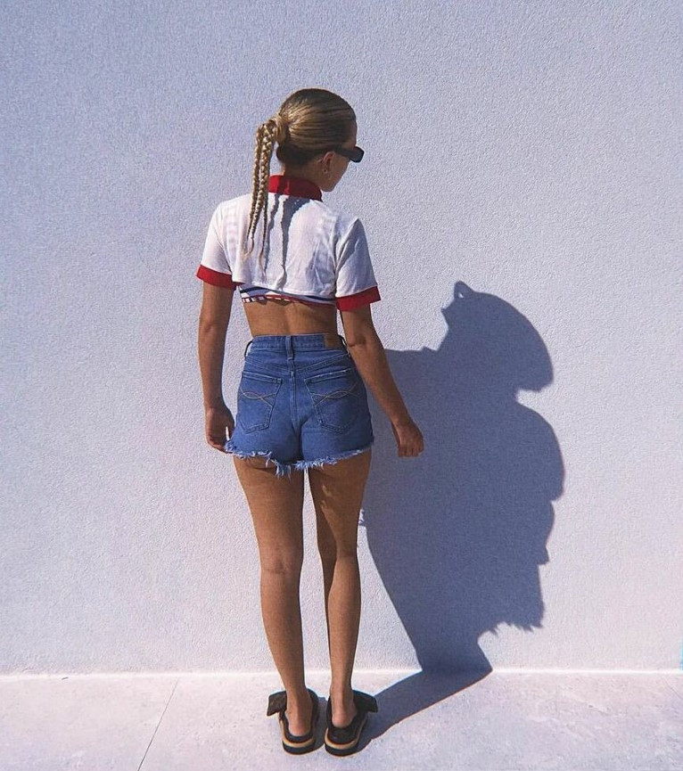 Millie Bobby Brown Sexy Butt In Shorts  nude photo