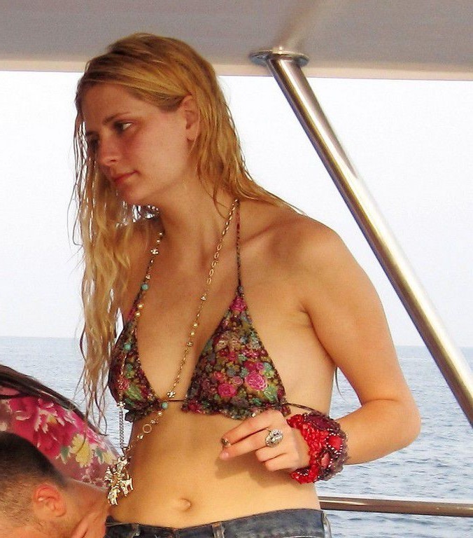 Mischa Barton Smoking  nude photo