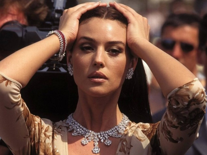 Monica Bellucci Hands On Head  nude photo