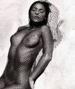 Monica Bellucci Naked Undressed Celebs  nude photo