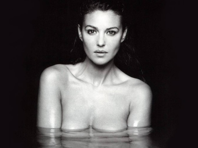 Monica Bellucci Undressed In The Water  nude photo