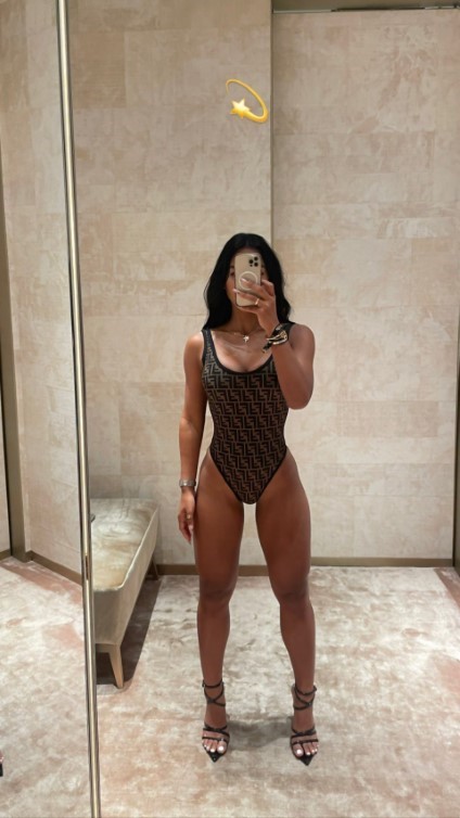 Nails Virginia Sanhouse Selfie  nude photo