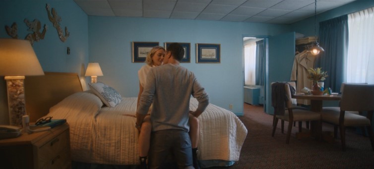 Naomi Watts, Isabel Gravitt – The Watcher (2022)  nude photo