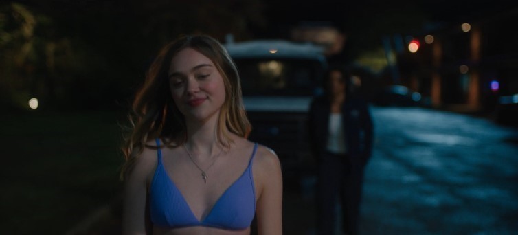 Naomi Watts, Isabel Gravitt – The Watcher (2022)  nude photo