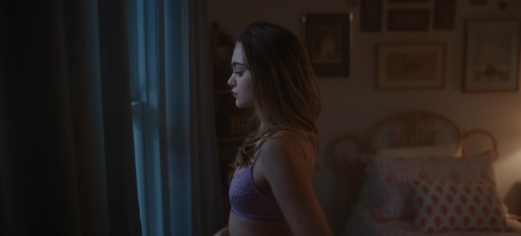 Naomi Watts, Isabel Gravitt – The Watcher (2022)  nude photo