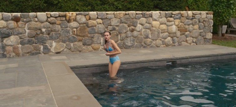 Naomi Watts, Isabel Gravitt – The Watcher (2022)  nude photo