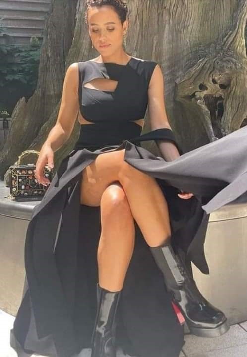 Nathalie Emmanuel Amazing Legs  nude photo