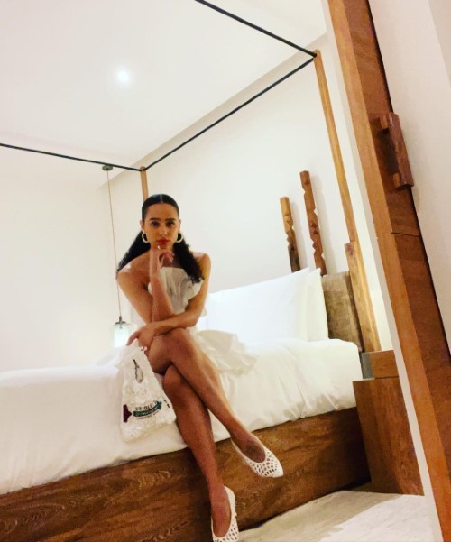 Nathalie Emmanuel Legs Crossed  nude photo